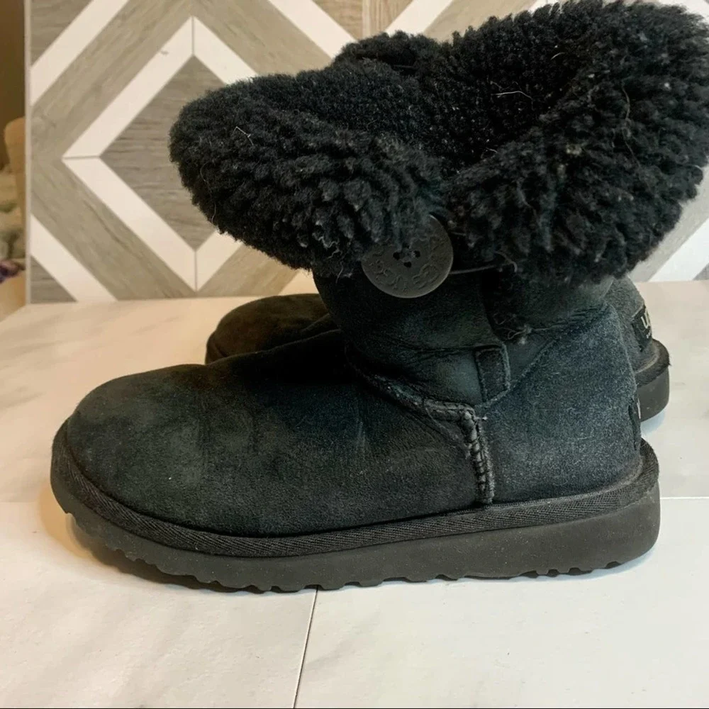 Ugg Bailey button boots black women’s size 5